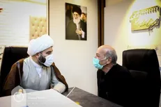 دیدار حجت‌الاسلام قمی با عکاس پیشکسوت دفاع مقدس