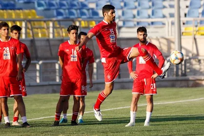 مدافع پرسپولیس ۴۰ روز دیگر پا به توپ می&zwnj;شود
