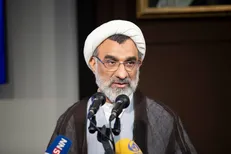 معاونت‌های سه‌گانه دانشگاه‌های علوم پزشکی از اعضای هیئت علمی و غیر هیئت علمی انتخاب می‌شوند