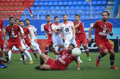 تساوی پرسپولیس مقابل نساجی پس از قهرمانی