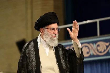 اروپایی&lrm;های پُررو به ۱۱ تعهد عمل نکردند به ما می&lrm;گویند چرا تعهداتتان را کاهش دادید! / عناصر مومن، دزدی دریایی انگلیس خبیث را بی&zwnj;جواب نمی&zwnj;گذارند