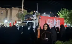 حضور شیرزن بختیاری با اسلحه در تجمع/برای خونخواهی رهبرم آمدم