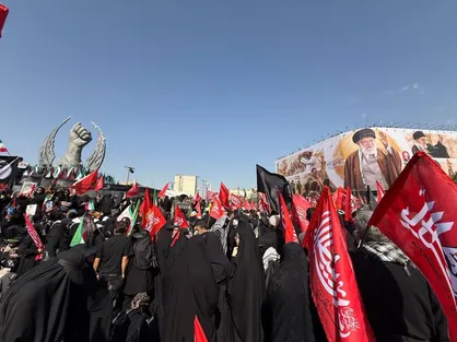 حماسه حضور مردم استان سمنان در بدرقه تاریخی پیکر رهبر شهید در تهران/بیش از ۴۰۰۰۰ از مردم سمنان دروداع و تشییع رهبر حضور یافتند