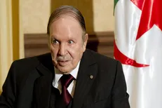 ستاد انتخاباتی «بوتفلیقه» مدارک کاندیداتوری وی را تحویل می‌دهد