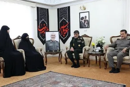 دیدار سردار رادان با خانواده فرماندهان شهید
