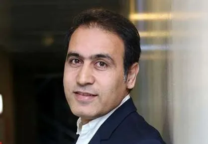 تبریک اعضای تیم ملی به مهدوی مهدوی&zwnj;کیا پس از کسب عنوان بهترین مدافع آسیا