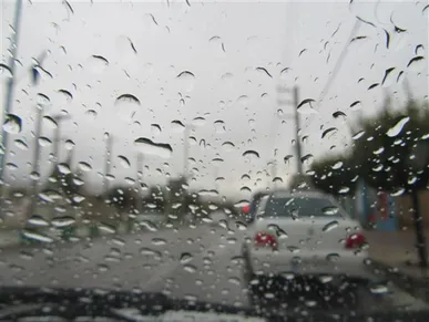 آسمان قم در آستانه ناپایداری‌های زمستانی، باران و برف در مناطق مرتفع