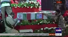 نوای سردار سلام حسین طاهری در مراسم وداع با پیکر ۵ شهید تازه تفحص شده مدافع حرم