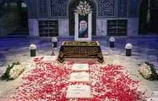 مشروح مراسم بزرگداشت چهلم تدفین «آقای شهید ایران» در حرم رضوی + فیلم