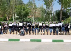 حاکمیت در شیوه اجرای قوانینی که منجر به شکاف بین آحاد ملت می‌شود بازنگری کند