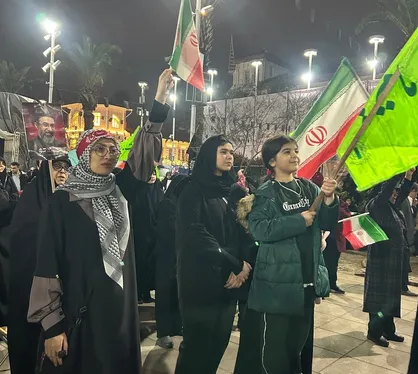 رشت زیر باران سنگ تمام گذاشت/خاموش نشدن شعار مرگ بر آمریکا در وداع با شهید علی مزروعی+فیلم