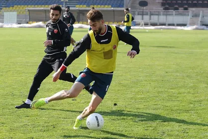 آماده باش کادر فنی پرسپولیس به مهدی عبدی