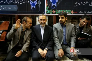 علی اکبر ولایتی رئیس هیات موسس دانشگاه آزاد اسلامی و مشاور رهبر معظم انقلاب در امور بین الملل