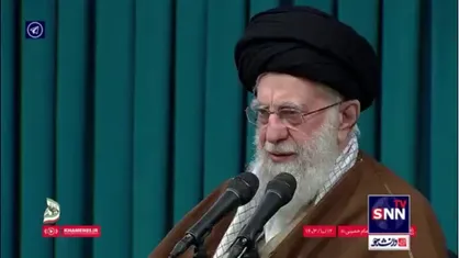 رهبر انقلاب هم&zwnj;اکنون در مراسم پنجمین سالگرد شهادت شهید سلیمانی: مرقد شهید سلیمانی را هزاران نفر از راه&zwnj;های دور و نزدیک و حتی دیگر کشور&zwnj;ها زیارت می&zwnj;کنند؛ این عزت، پاداش دنیوی خداوند به اخلاص اوست