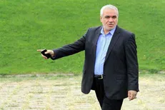 استراماچونی دوست نداشته باشد با من کار کند می‌روم