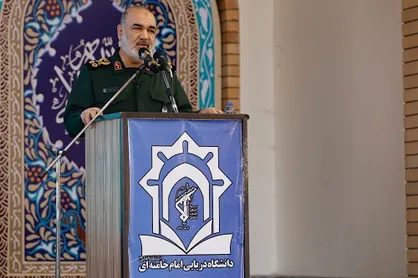 سرلشکر سلامی: پاسداران جوان باید حافظ بیرق مبارزه با استکبار باشند/ در تلاشیم تا دشمن را از قلب اسلام دور کنیم