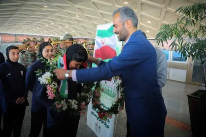 تیم ملی فوتبال بانوان ایران به کشور بازگشت؛ صعود به جام ملت&zwnj;های آسیا ۲۰۲۶+فیلم