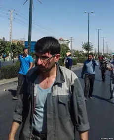 اینجا اراک است صدای کارگران را از میان گاز اشک آور و باتوم  می‌شنوید