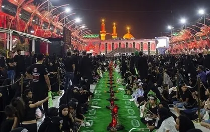 بزرگ&zwnj;ترین سفره حضرت رقیه (س) در بین&zwnj;الحرمین پهن شد + عکس و فیلم