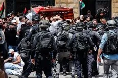 کتک خوردند اما تابوت زمین نیفتاد