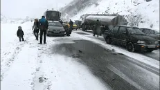 ارتفاع برف در گردنه حیران به ۲۰ سانتی‌متر رسید