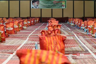 تهیه بسته مواد غذایی و جهیزیه در مسجد روحانی
