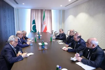 نخست&zwnj;وزیر پاکستان با پزشکیان دیدار کرد