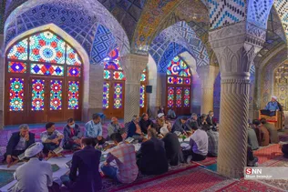 محفل انس با قرآن کریم در مسجد تاریخی نصیرالملک شیراز