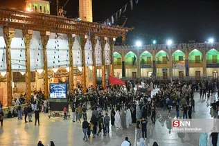 عزاداری شب چهارم محرم در حرم حضرت شاهچراغ(ع) شیراز با حضور عاشقان و دلدادگان اباعبدالله الحسین(ع) برگزار شد.