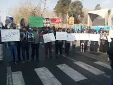 حضور گسترده دانشگاهیان در راهپیمایی ۲۲بهمن/ غرفه‌های دانشجویی مطالبات مردمی را جمع‌آوری کردند