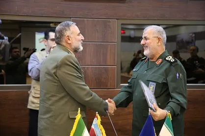 تفاهم نامه گسترش همکاری و هم افزایی نیروی زمینی سپاه و ارتش به امضا رسید