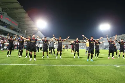 سه امتیاز شیرین، سوغات پرسپولیسی&zwnj;ها از دوحه / تشویق ایسلندی هواداران پرسپولیس در پایان بازی