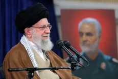 رهبر انقلاب: بعضی‌ها درمورد لزوم انتخابات اشکال تراشی میکنند / انتخابات پایه تحول است + فیلم