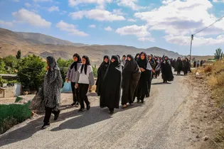 حرکت زائران پیاده امام رضا (ع) از چناران شهر