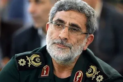 حضور سردار قاآنی در حرم مطهر امیرالمؤمنین برای تشییع پیکر رهبر شهید+فیلم