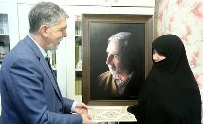 وزیر ارشاد با خانواده زنده&zwnj;یاد امیرحسین فردی دیدار کرد