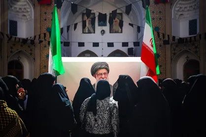 بیانیه ۳۰۰ هنرمند پیشکسوت در محکومیت تجاوز آمریکایی- صهیونی به کشورمان و سوگ امام شهید انقلاب