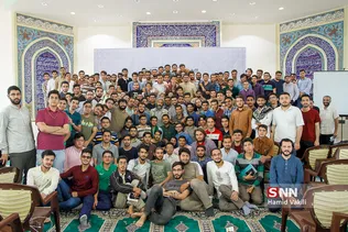 عکس یادگاری دانشجویان با وحید جلیلی در نخستین دوره رسانه ای نبأ