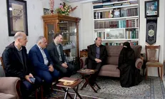 جریان انقلاب به برکت خون شهیدان با عزت و اقتدار ادامه دارد