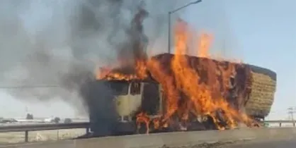 دو فروند شناور دریایی در رودخانه زهره هندیجان در آتش سوختند