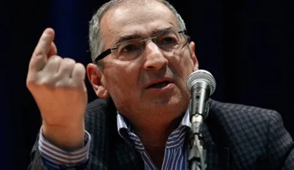 زیباکلام: الان روحانی از ۲۴ میلیون رای، ۲۴۰ هزار رای هم ندارد