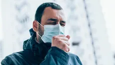 کرونا ۲ روز قبل و ۳ روز پس از بروز علائم قابل انتقال است
