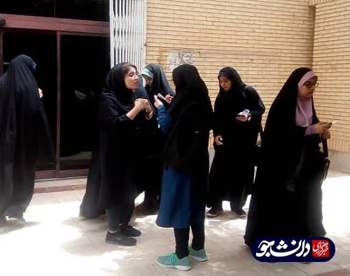 تجمع دانشجویان خلیج فارس بوشهر در اعتراض به ورود آقایان عضو شورای صنفی به خوابگاه دختران
