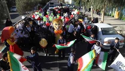 شادپیمایی عروسک&zwnj;ها در یزد، آغازگر جشن قصه&zwnj;ها