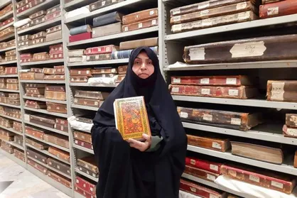 اهدای نفیس&zwnj;ترین نسخه خطی &laquo;کلیات جمال اردستانی&raquo; به کتابخانه رضوی