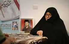 مادر شهید حسین دخانچی: تقریظ رهبر انقلاب بر کتاب «تب ناتمام» نشان دهنده مقام شهید است + فیلم