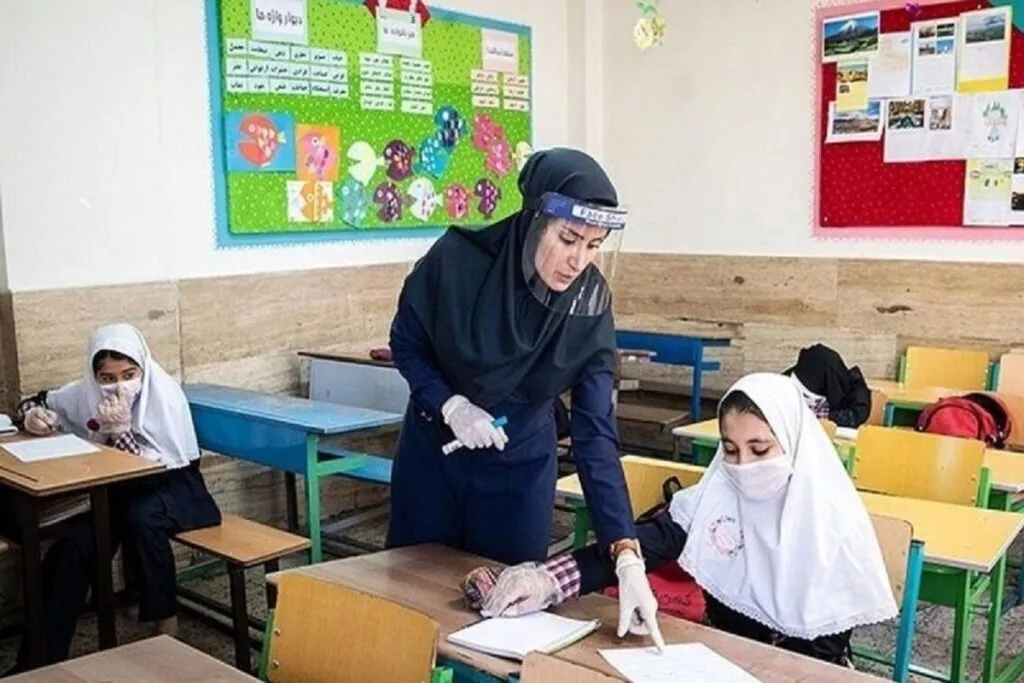 اضافه شدن فوق العاده حقوق چهار میلیونی برای برخی معلمان / واریز سه میلیون تومان دیگر بابت هزینه بازگشایی مدارس