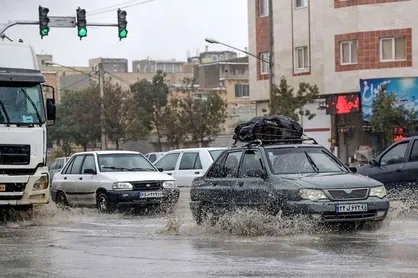 آبگرفتگی در خیابان&zwnj;های شیراز بر اثر بارش شدید باران پاییزی