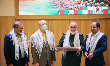 فرمانده کل سپاه پاسداران انقلاب اسلامی در دانشگاه تهران تجلیل شد