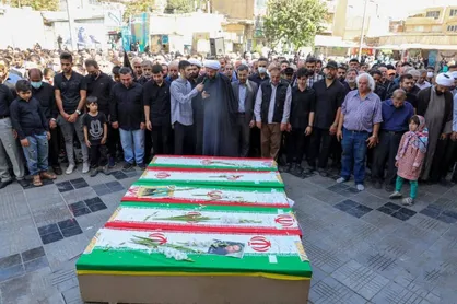 مراسم تشییع زائران اربعین حسینی در آستان مقدس امامزاده حسن (ع)